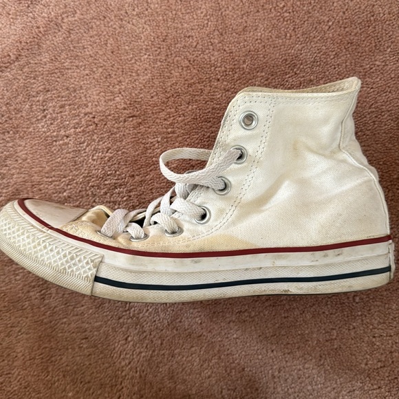 Size 6, white converse - Picture 2 of 3
